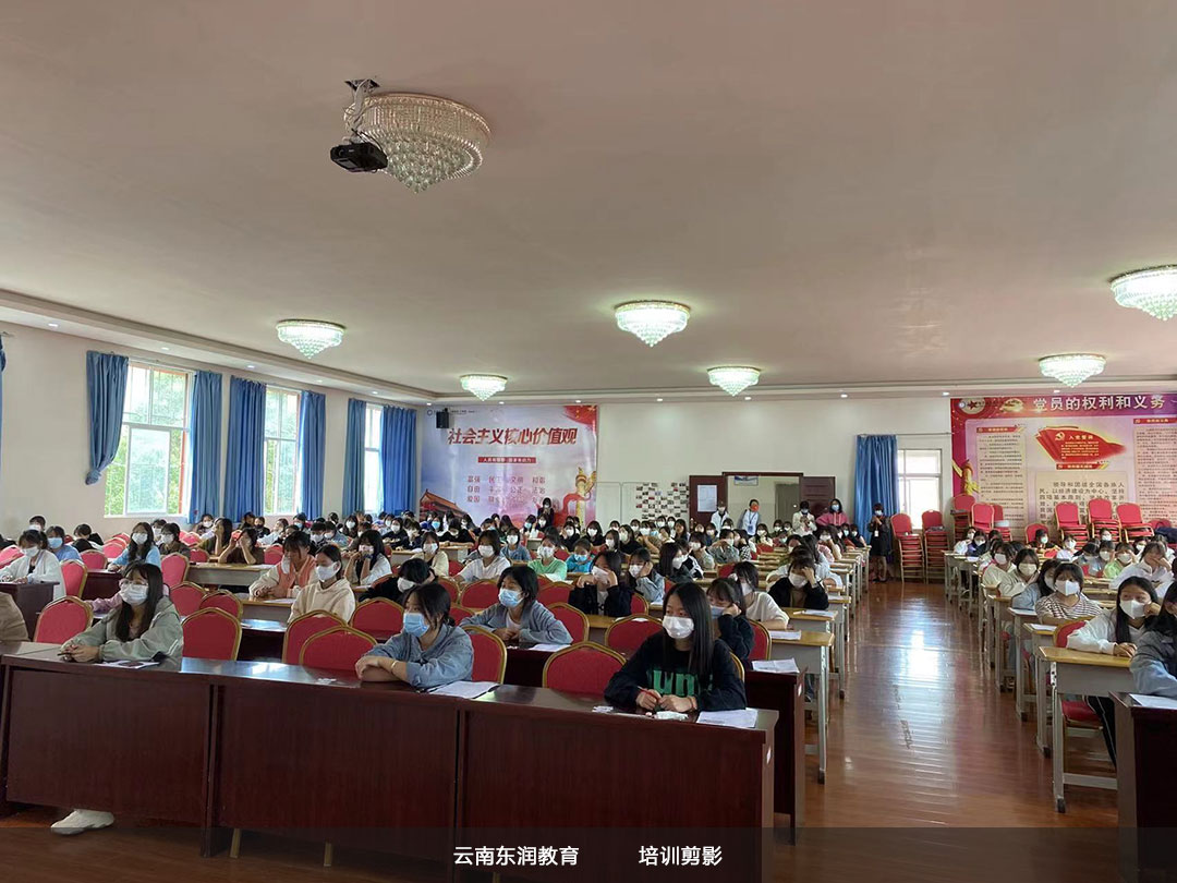 ��У���·ݵڶ��������T��ԇ�F(xi��n)��(ch��ng)