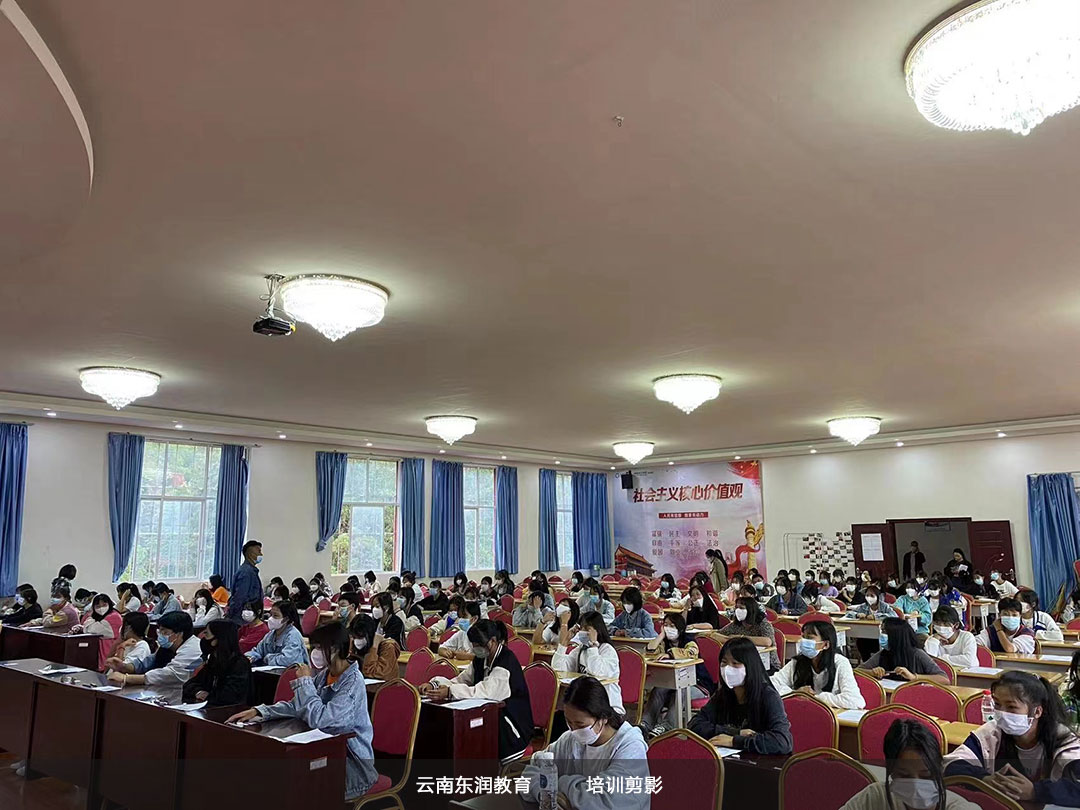 ��У���·ݵڶ��������T��ԇ�F(xi��n)��(ch��ng)