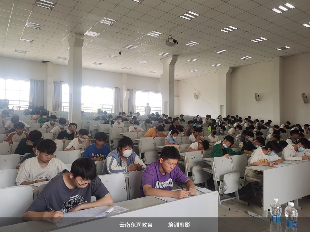 云南東潤培訓學校電工理論開班培訓中 我校電工理論開班培訓中