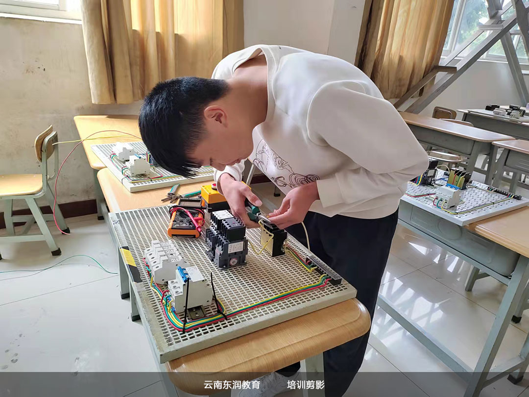 ��У늹��C���ٽ̌W��Ӗ