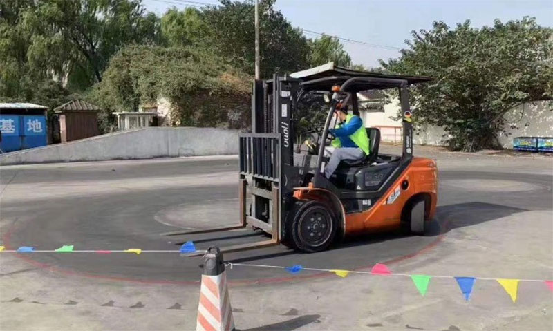 云南昆明叉車培訓(xùn)找哪家學(xué)校好? 云南昆明叉車培訓(xùn)找哪家學(xué)校好?